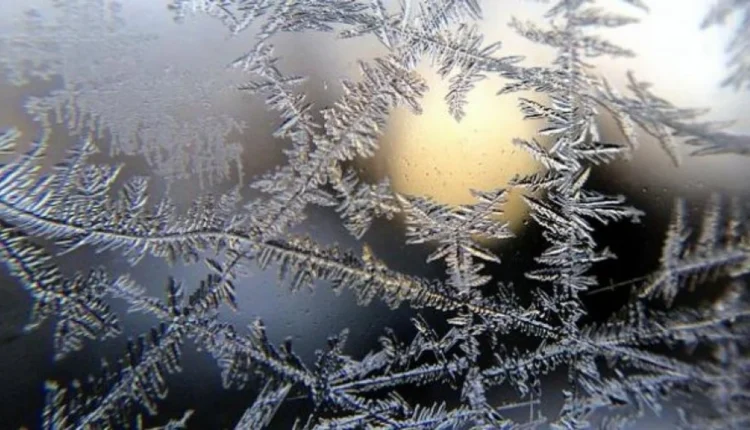 Vala e të ftohtit përfshin vendin, temperaturat nën zero