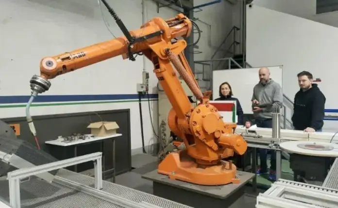Roboti industrial e lë për vdekje një punëtor në Shkup