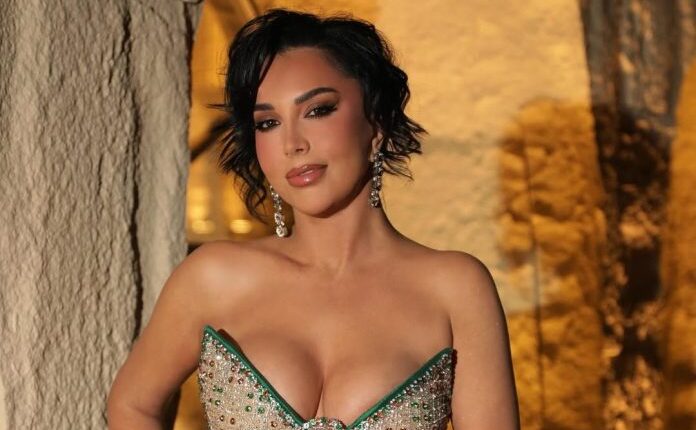 Teuta Selimi ‘thyen’ internetin me veshjen në koncert