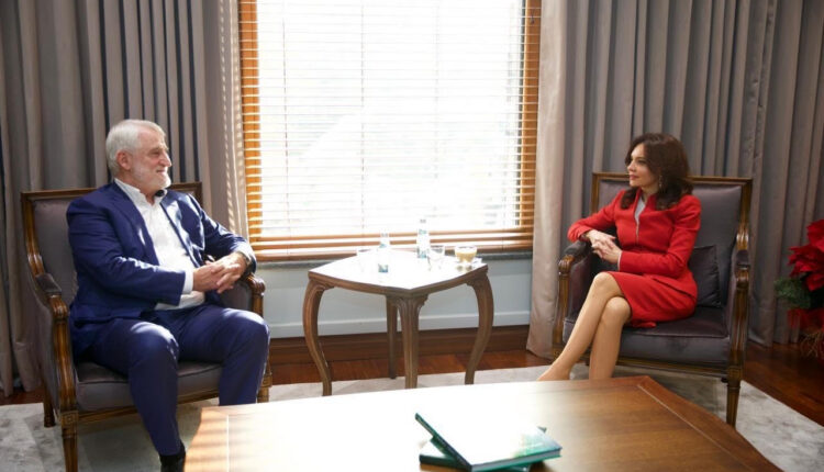 Elisa Spiropali priti në takim kryetarin Menduh Thaçi