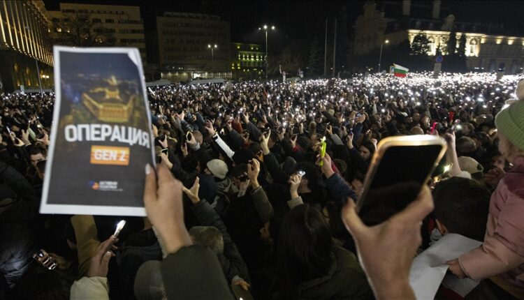 Qeveria bullgare jep dorëheqje para votimit të mosbesimit mes protestave masive