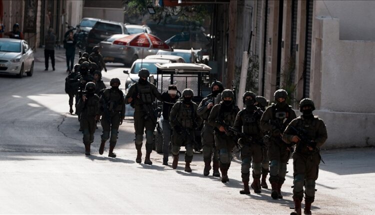 Forcat izraelite shtrëngojnë rrethimin në Bregun Perëndimor, bastisin qytetin Qalqilya