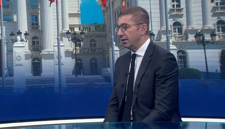 Mickoski për vonesat e ndihmave sociale: Ka persona që marrin mbi 60 mijë denarë në muaj