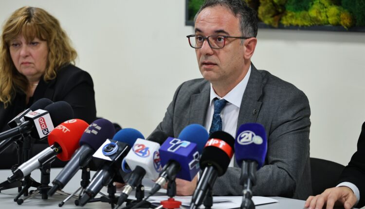 Aliu: Kemi përcaktuar programe të reja specializimi – po e ndryshojmë rrënjësisht qasjen në krijimin e kuadrit mjekësor që do të jetë shtylla e sistemit shëndetësor