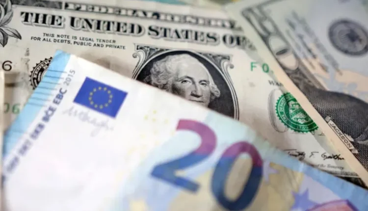 Dobësohet dollari amerikan, euroja arrin nivel rekord që nga viti 2021