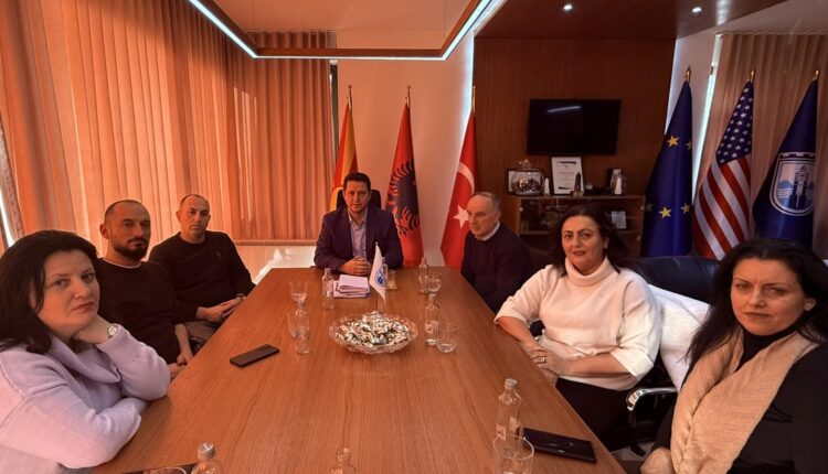 Kryetari Limani arrin marrëveshje me Sindikatën e Pavarur për Arsim, Shkencë dhe Kulturë – Gostivar për pagesën e K-15 për të gjithë mësimdhënësit