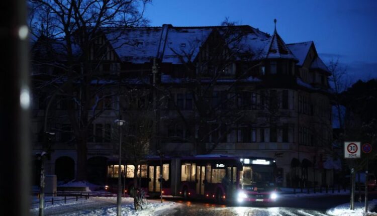 Berlini në errësirë ​​për dy ditë: Zjarri lë dhjetëra mijëra shtëpi pa energji elektrike