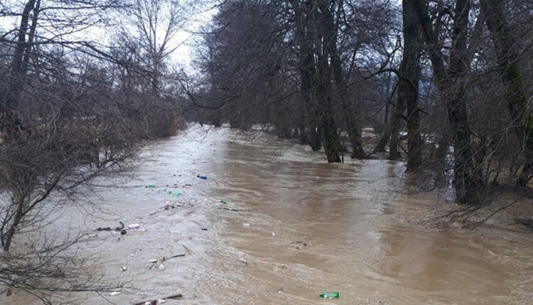 ALARM HIDROLOGJIK I VERDHË: Rrezik potencial nga dalja e lumenjve nga shtrati