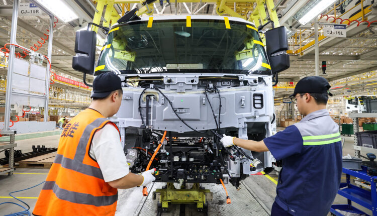 Prodhimi industrial i Kinës u rrit me 5.9% në vitin 2025