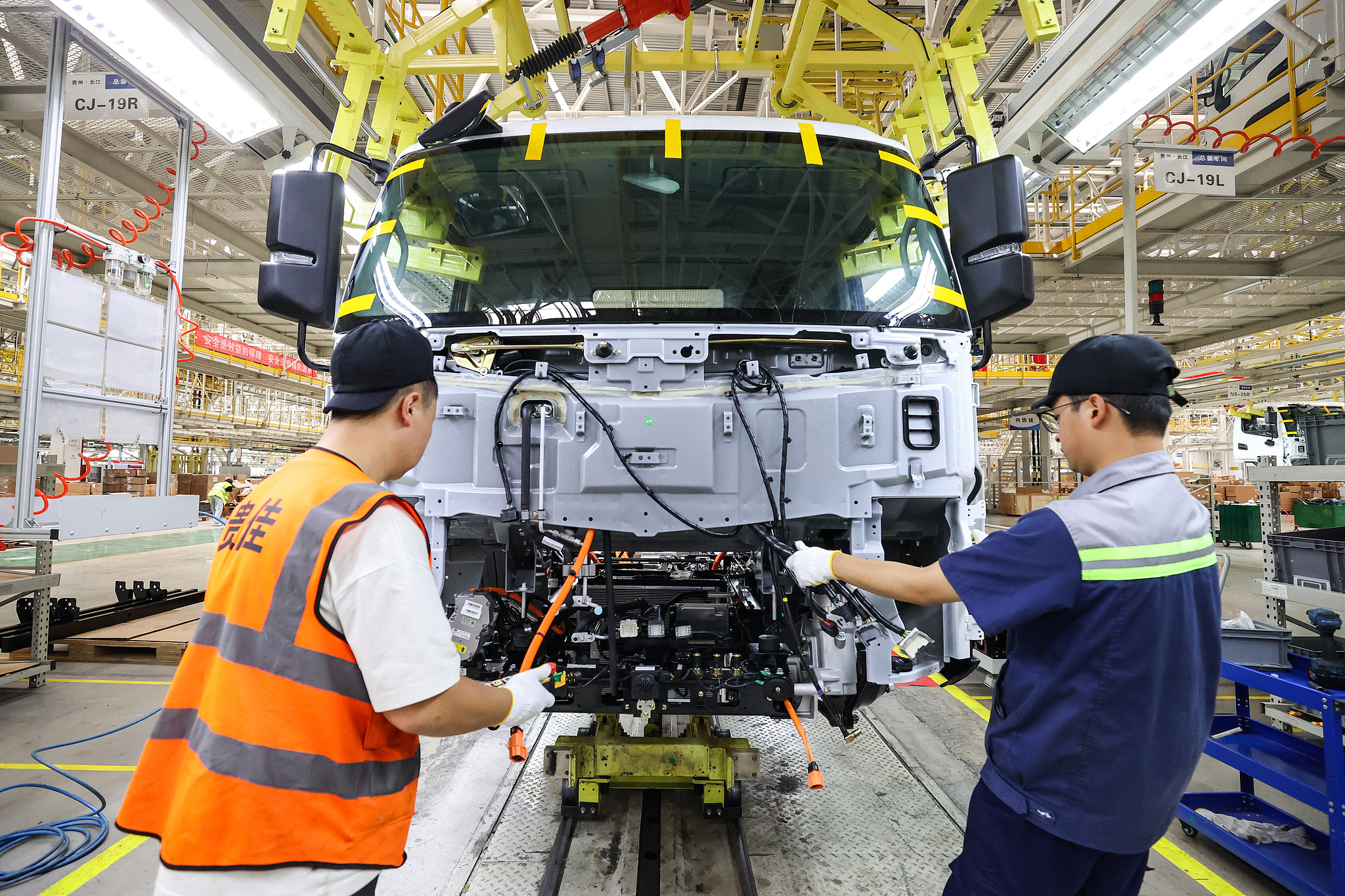 Prodhimi industrial i Kinës u rrit me 5 9  në vitin 2025