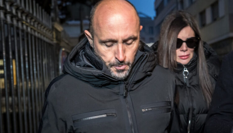 Pronari i barit në Zvicër ku vdiqën 40 persona: Dera ishte e mbyllur nga brenda