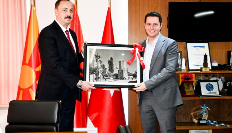 Ambasadori i Turqisë vizitë urimi te kryetari Limani, sinjal i fuqizimit të bashkëpunimit me Gostivarin