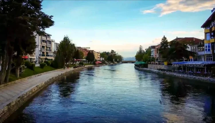 Struga e nis vitin me kaos në parking – zgjidhja e premtuar ende larg