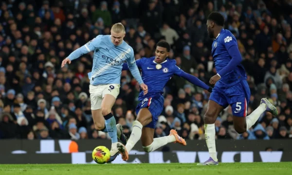 Chelsea i bën nder Arsenalit  e ndalë Cityn me golin në frymën e fundit