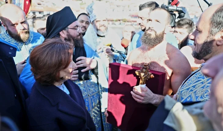 Presidentja Siljanovska Davkova në shënimin e Ujit të Bekuar në Ohër dhe Strugë