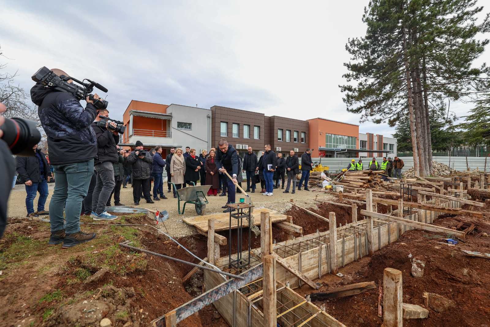 Janevska  Fillojmë cikël të ri investimesh në 160 objekte arsimore