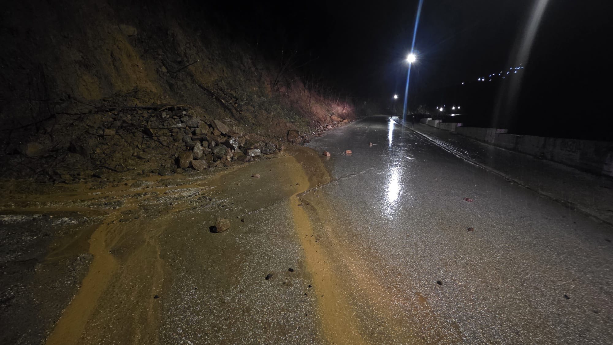 Bllokohet rruga Tetovë   Banjë  komuna apelon për kujdes 