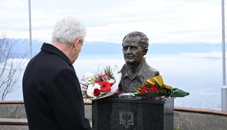 Ali Ahmeti përkujton 4 vjetorin e ndarjes nga jeta të Rafi Halilit (FOTO)