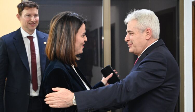 Ahmeti priti ministren e Brendshme të Shqipërisë, Albana Koçiu