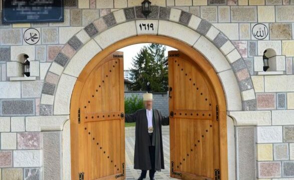 Tre vjet e gjysmë burg dhe dëbim nga Zvicra për  imamin  e vetëshpallur kosovar