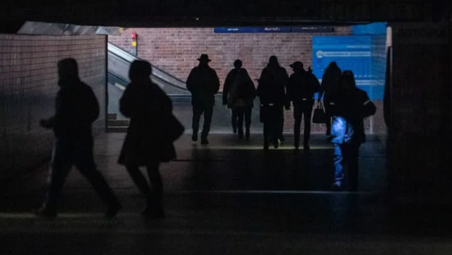 Mbeten 50 000 familje në Berlin pa energji elektrike në mes të dimrit pas një defekti