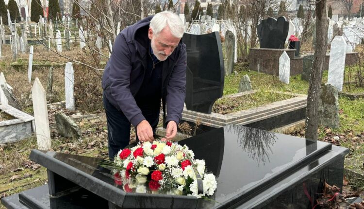 Kreu i PDSh-së Thaçi shënon 78-vjetorin e lindjes së Arbën Xhaferin