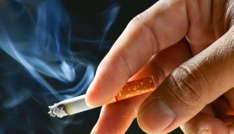 Ligj i ri kundër duhanpirjes: Gjobë 100 euro nëse kapeni duke pirë duhan në vende të ndaluara