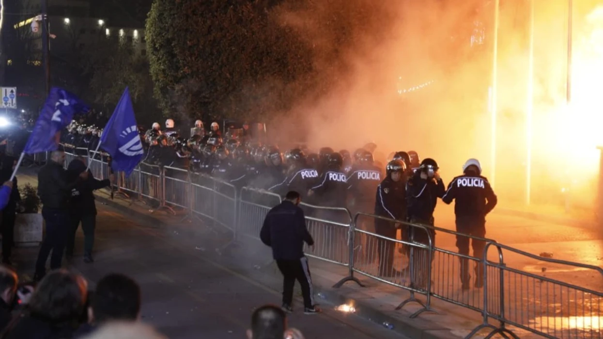 18 të arrestuar dhe 11 policë të lënduar gjatë protestës së PD së në Tiranë