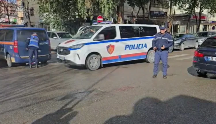 Babai goditi me thikë vajzën në Durrës/ Ndërhyri të parandalonte ngjarjen, mbetet i plagosur edhe një kalimtar