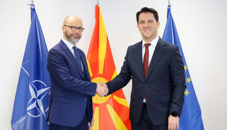 Zëvendëskryeministri i parë dhe Ministri për Çështje Evropiane, Bekim Sali, sot u takua me ambasadorin e Republikës së Sllovenisë, Gregor Presker