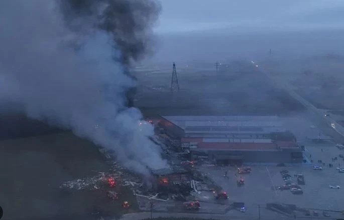 Tre të vdekur e dy të zhdukur nga një shpërthim zjarri në Greqi