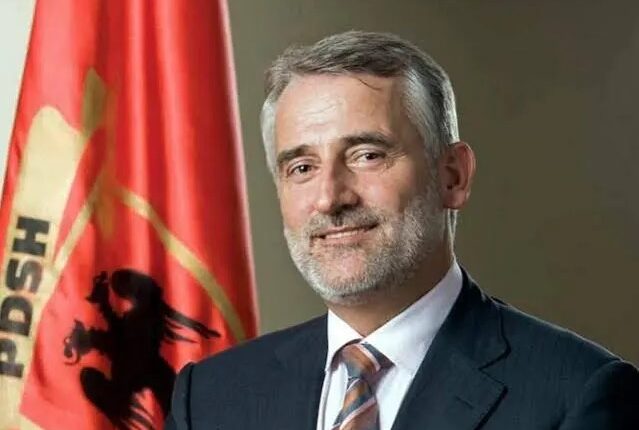 Menduh Thaçi uron qytetarët për Vitin e Ri