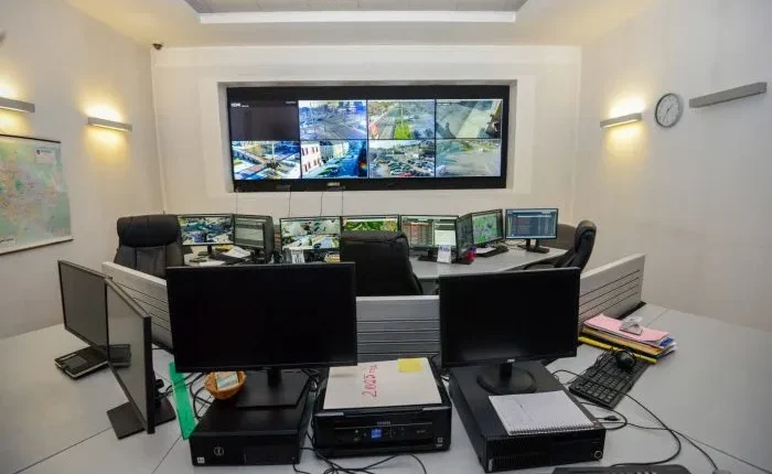 Peticion në qeveri, kërkohet që të ketë gjoba për hedhjen e mbeturinave nëpërmjet “Safe City”