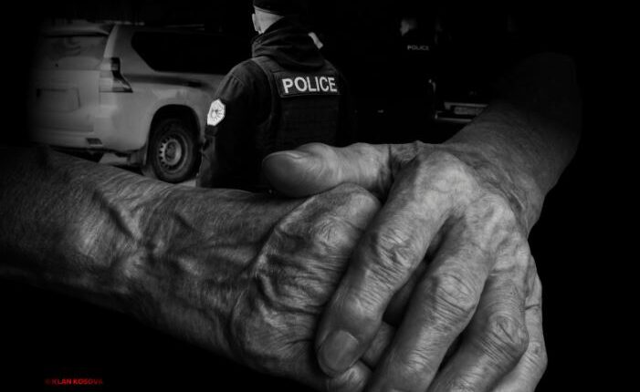 Tragjedi në Kosovë: Djali e vrau nënën e tij