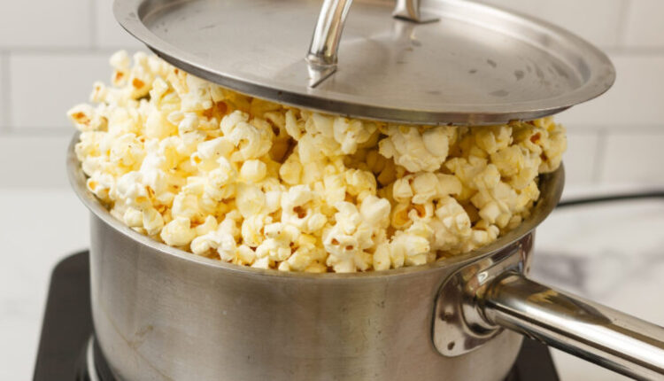 Pesë ushqime të lehta që mund t’i konsumoni para gjumit, ja cilat janë ato