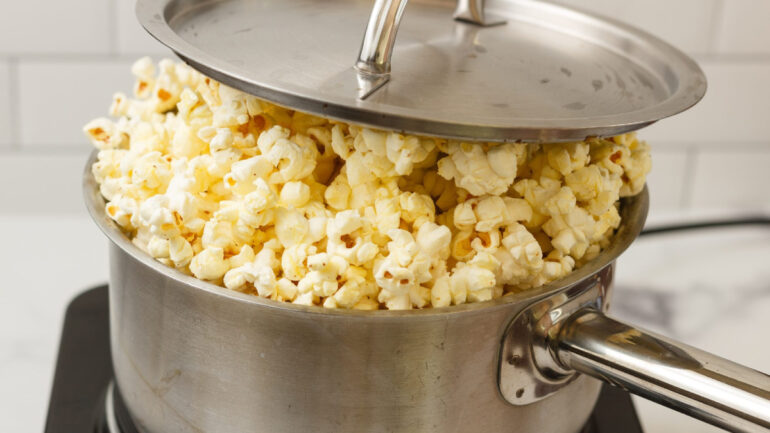 Pesë ushqime të lehta që mund t i konsumoni para gjumit  ja cilat janë ato