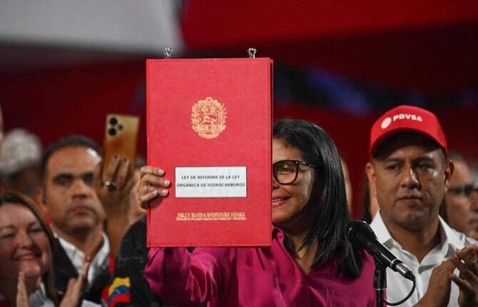 SHBA-të heqin disa sanksione ndaj Venezuelës për të lehtësuar shitjet e naftës