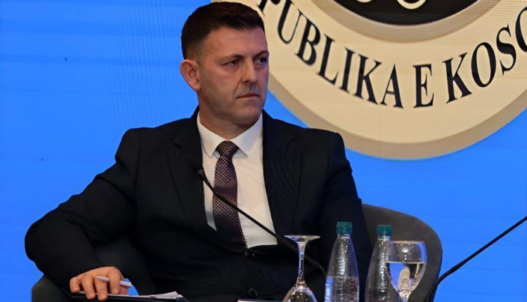 Vëllai i ish-deputetes së VV-së bëhet sekretar në Ministrinë e Sveçlës, thotë se u transferua përkohësisht në këtë pozitë