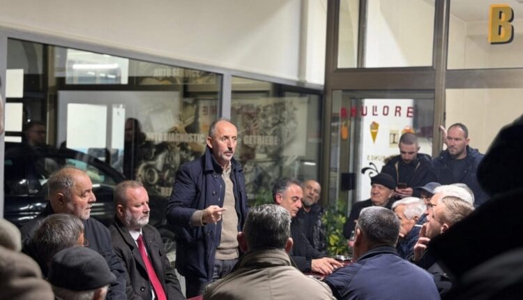Nevzat Bejta takon banorët e lagjes Mllaki, diskutohet për investime lokale