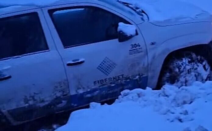Dy punonjës të A1 shpëtohen pasi mbetën të bllokuar nga bora mbi fshatin Lazaropolë