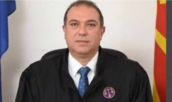 SHOKUESE  Janë gjetur 350 000 euro të fshehura në mur në shtëpinë e një gjyqtari