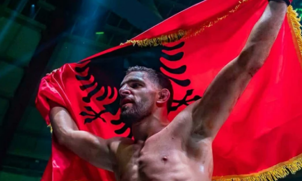 Gjoni Palokaj synon Top 5 në OKTAGON MMA me sfidën ndaj James Hendin