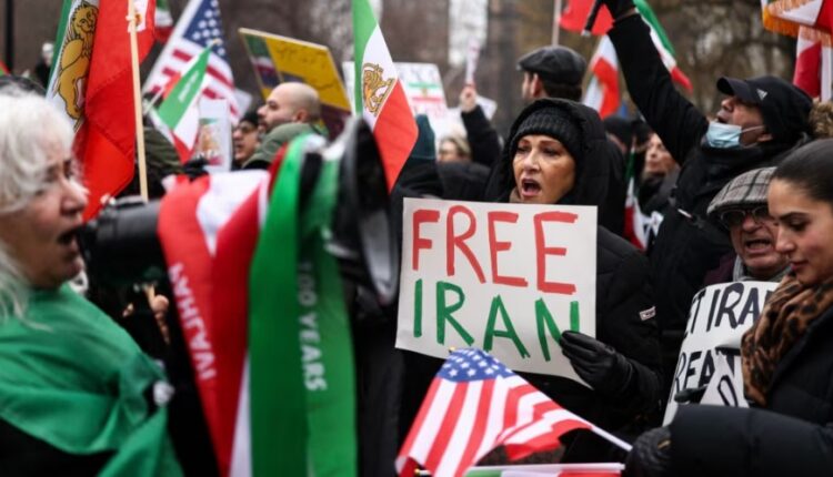 Tensionet SHBA-Iran mbeten të larta, teksa Teherani kërcënon për shtypje të mëtejme