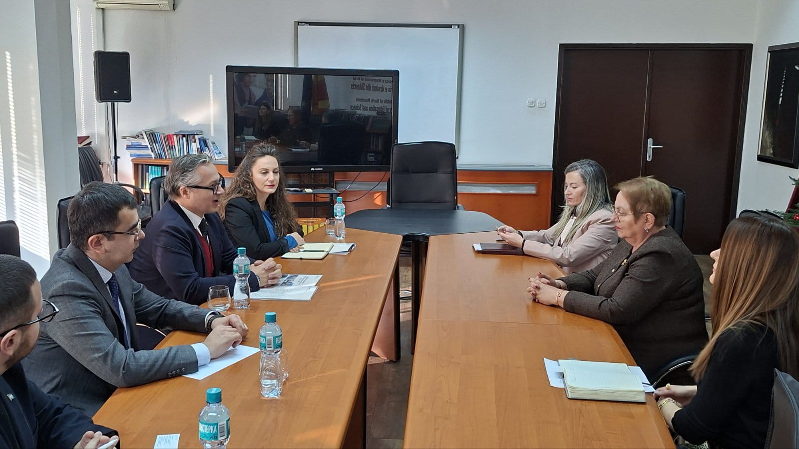 Janevska në takim me përfaqësues të Zyrës së Kombeve të Bashkuara për Drogën dhe Krimin – vazhdon angazhimi i përbashkët për parandalimin e të rinjve nga veset