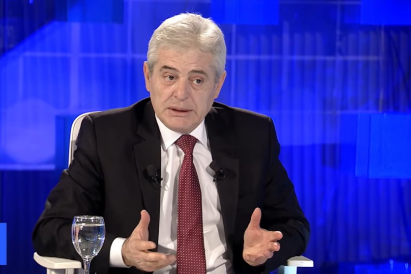 Ahmeti pyetet për Mickoskin  Nuk kam hyrë në politikë për të përcjellë kryeministra  VIDEO 