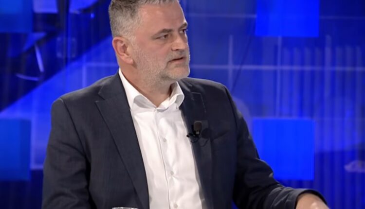 Ilir Hasani: Ligjin nuk e votuam për shkak se nuk respektohet gjuha shqipe në SMS porositë