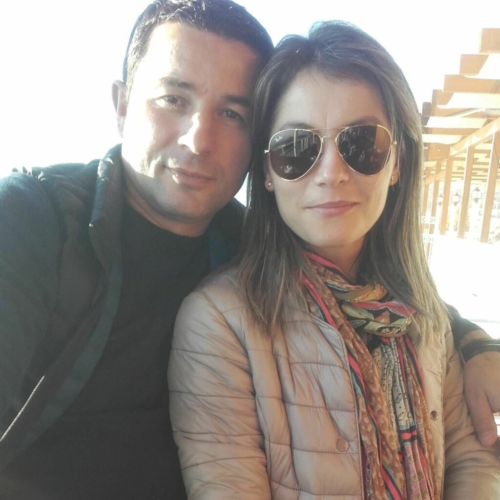 Krimi në familje në Orikum/ Burri vrau gruan dhe më pas veten, ky është çifti i bashkëshortëve, prindër të dy fëmijëve