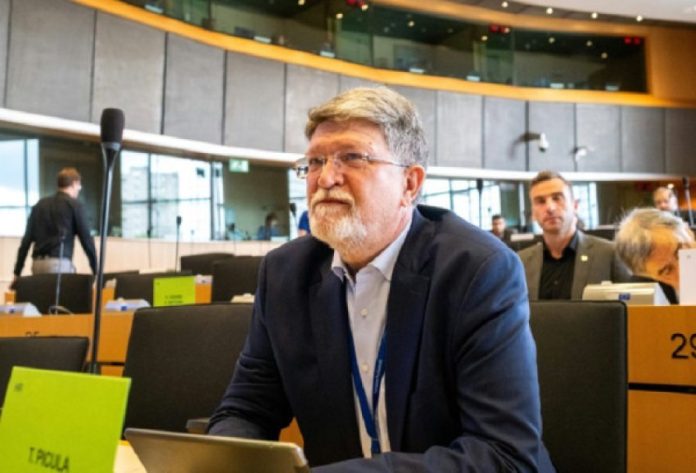 Raportuesi i PE së për Serbinë pas festës skandaloze  Nuk ka negociata për anëtarësim në BE me njerëz të tillë