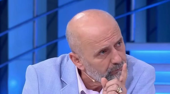 Alfred Cako: Në vitin 2026 Maqedonia do të ndahet (VIDEO) Alfred Cako: Në vitin 2026 Maqedonia do të ndahet (VIDEO)