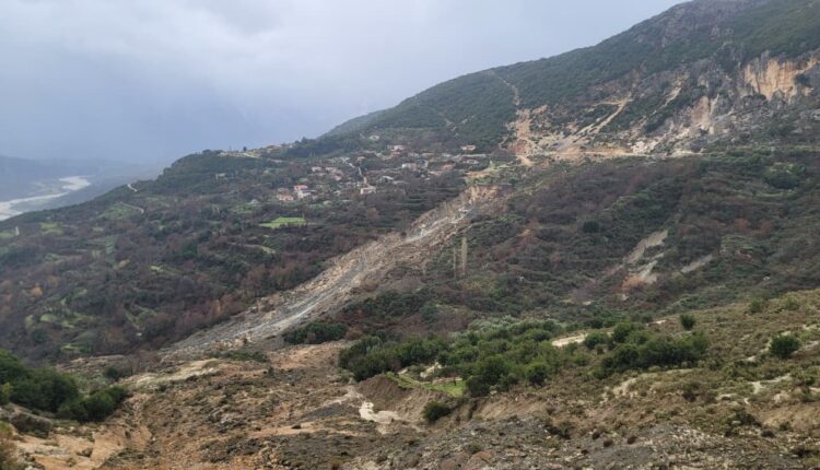 PAMJE me dron/ Rrëshqitjet e dheut bllokojnë fshatin Bashaj, banorët të izoluar